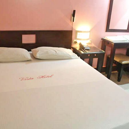 Vista Apartelle Макати Экстерьер фото