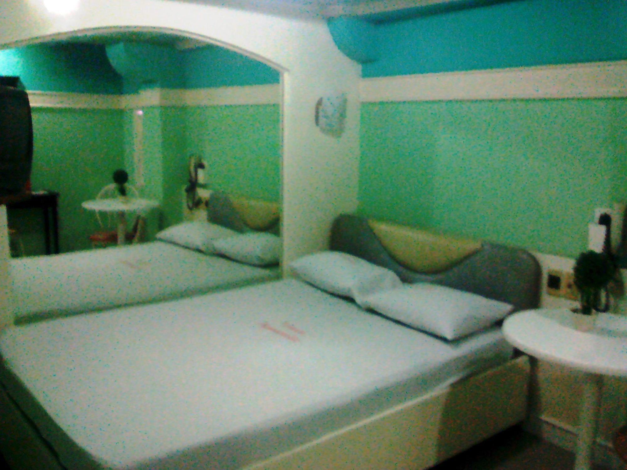 Vista Apartelle Макати Экстерьер фото
