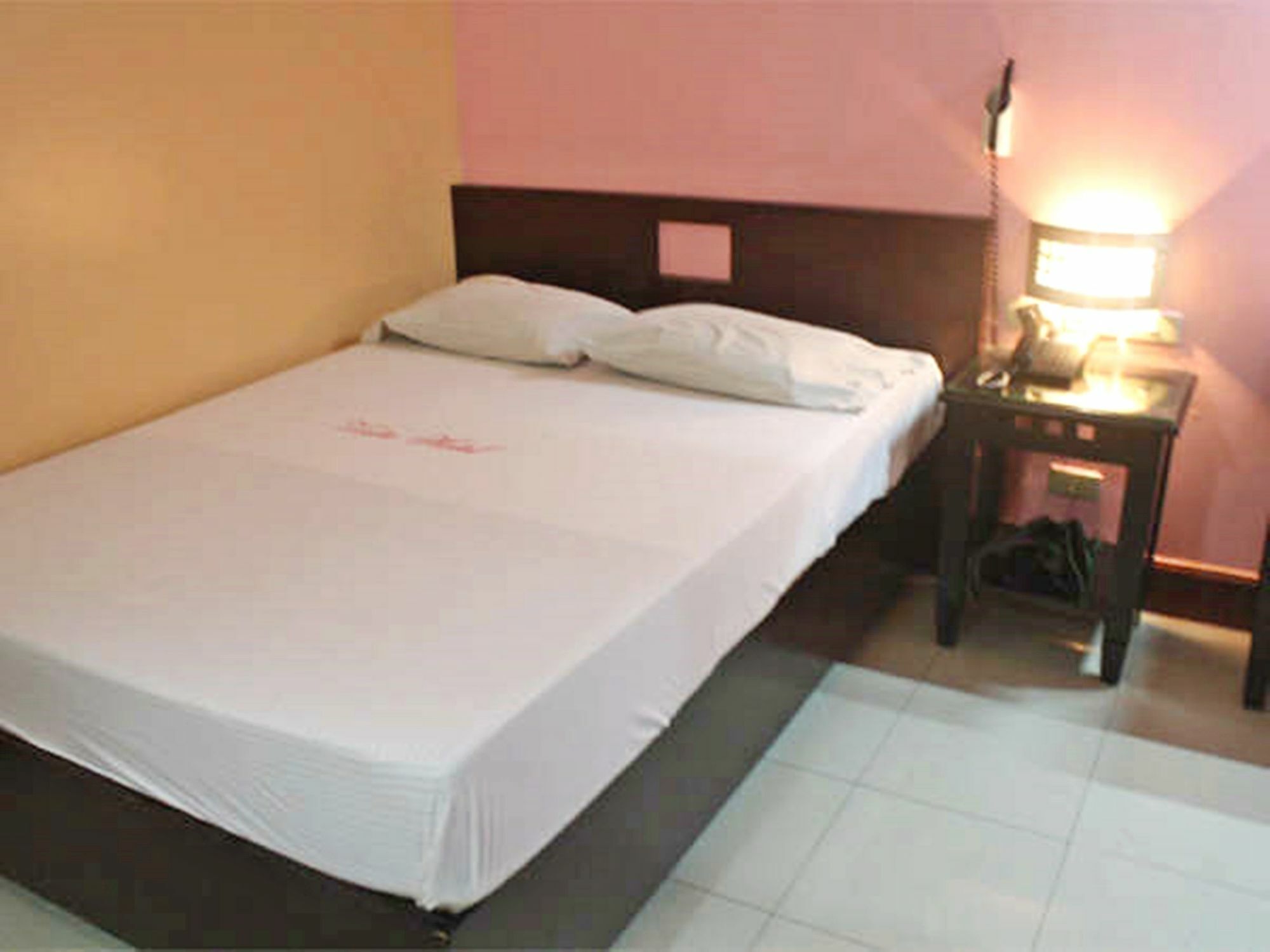 Vista Apartelle Макати Экстерьер фото